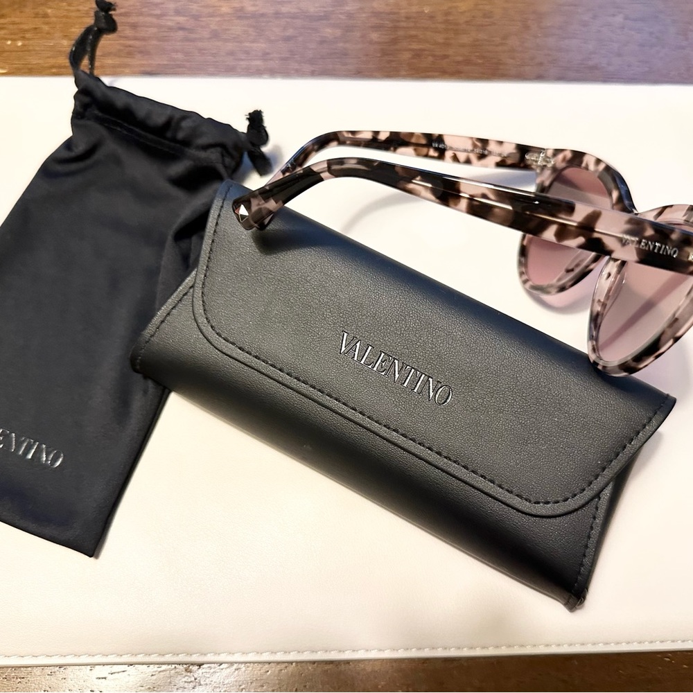 Valentino Women’s Sunglasses never been worn